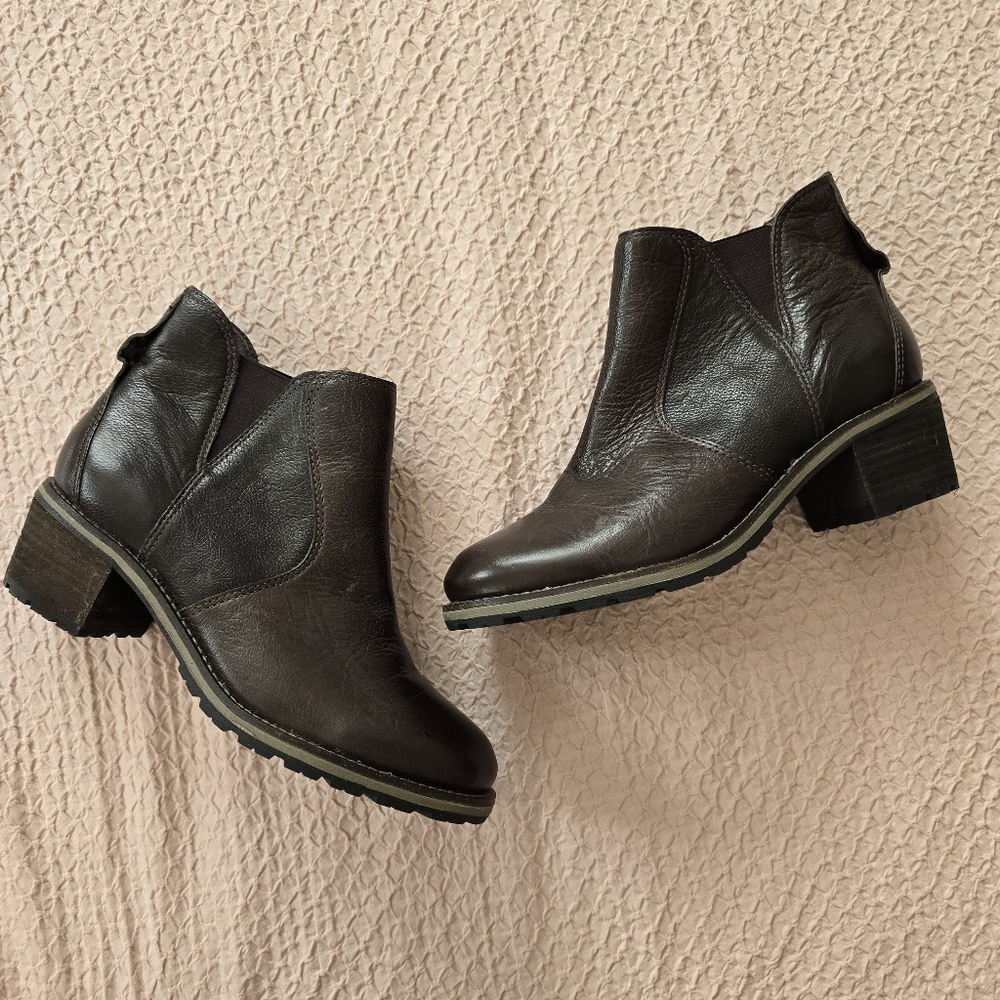 L.L. Bean Rich Brown Leather Ankle Booties